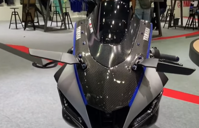 R15M Carbon-Yamaha